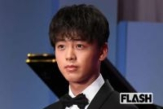 竹内涼真 ハリセンボン近藤春菜に送った“昭和すぎる”DM…『じゃあつく』で演じる“昭和男”再現と「豪華すぎる交遊録」に大反響