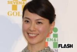 江角マキコ58歳、すっぴん姿&自宅披露で変わらぬ美貌よりも話題集めた過去の「バカ息子」落書き報道