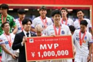 先制弾の荒木隼人、MVP受賞は「そういうキャラではないので驚き」 「翔くんがいいかな」と主将・佐々木を推薦