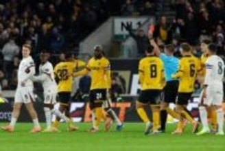 直近9戦で6人目の退場者…チェルシーFWデラップ、復帰戦は26分でピッチを後に