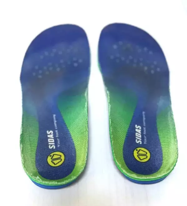 「ナイキのエアフォース1が「歩きづらい理由」とは?予約の取れないシューフィッターが教える“痛くならない靴”の選びかた」の画像