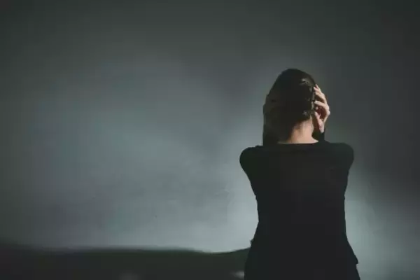 「「女の子が“盗撮”されてます!」元ラブホ従業員が語るトンデモ事件簿。扉を開ければ“正座”の男性が…――仰天ニュース特報」の画像