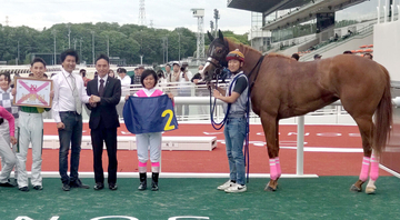 園田競馬の新人女性ジョッキー・塩津璃菜騎手が初勝利「佐々木（世麗）さんみたいにたくさん騎乗できて勝てるように」
