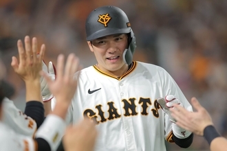 【巨人】坂本勇人が「長嶋茂雄ＤＡＹ」で今季初二塁打　直後にはミスター登場