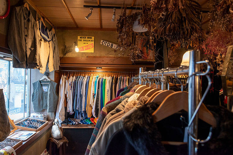 空き家がレトロおしゃれな150店舗に大変身! 長野・善光寺周辺にカフェや雑貨店、古着屋など、マッチングでにぎわい生む地元不動産会社の手腕