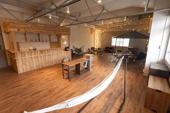 空き家がレトロおしゃれな150店舗に大変身! 長野・善光寺周辺にカフェや雑貨店、古着屋など、マッチングでにぎわい生む地元不動産会社の手腕