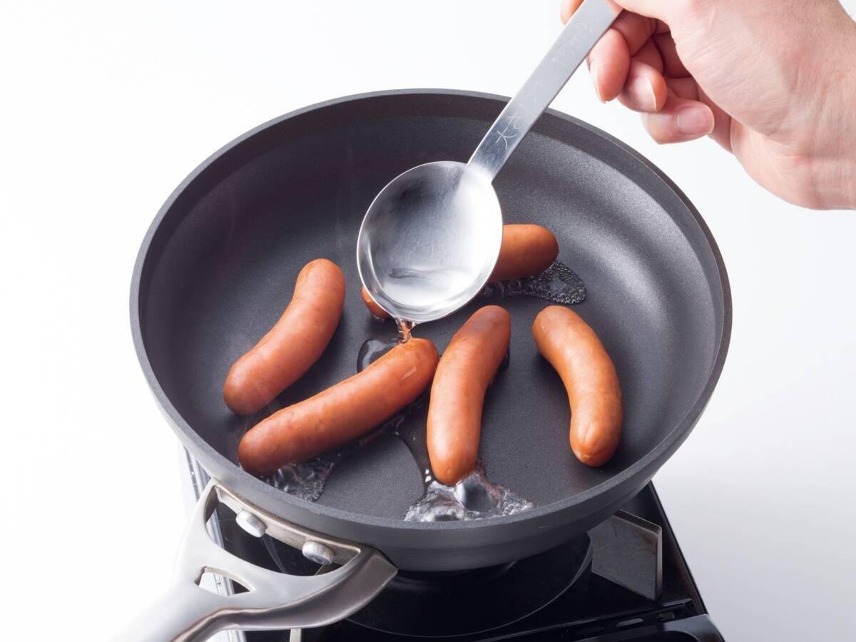 メーカーが教えてくれた!焼く、茹でるを超える美味しい「熟焼」ウインナーを焼いてみた