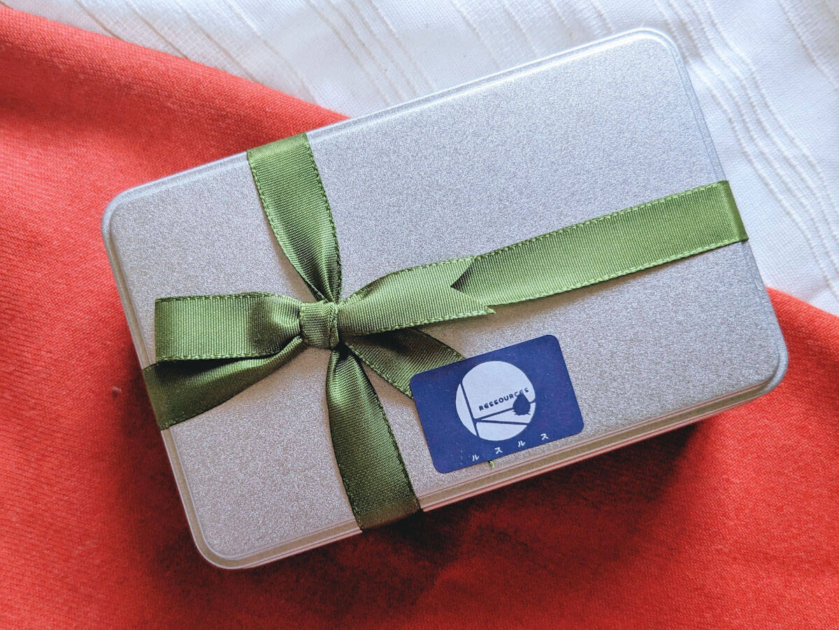 【人気の贈り物】鳥たちが舞う幸せクッキー缶。『菓子工房ルスルス』の「鳥のかたちクッキー」