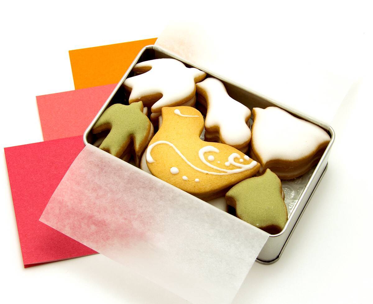 【人気の贈り物】鳥たちが舞う幸せクッキー缶。『菓子工房ルスルス』の「鳥のかたちクッキー」