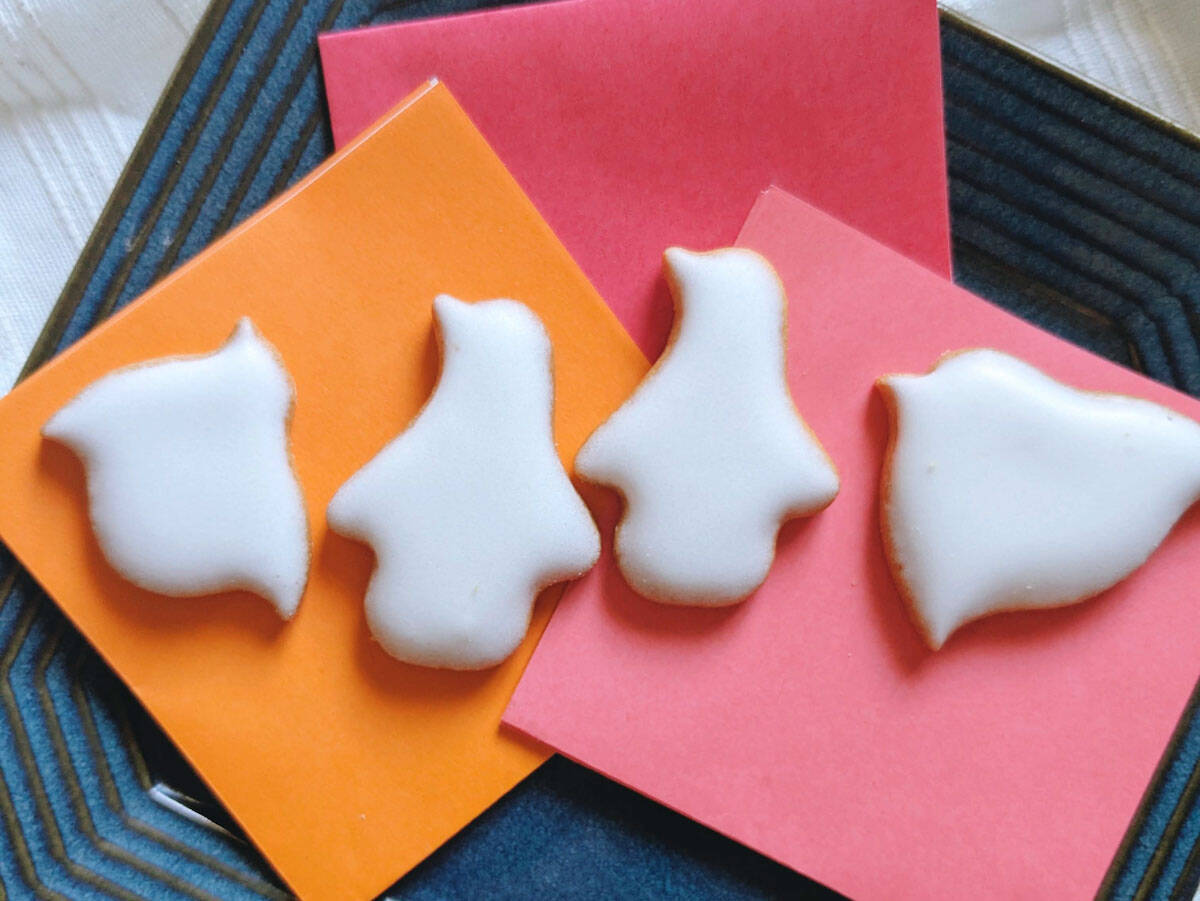 【人気の贈り物】鳥たちが舞う幸せクッキー缶。『菓子工房ルスルス』の「鳥のかたちクッキー」