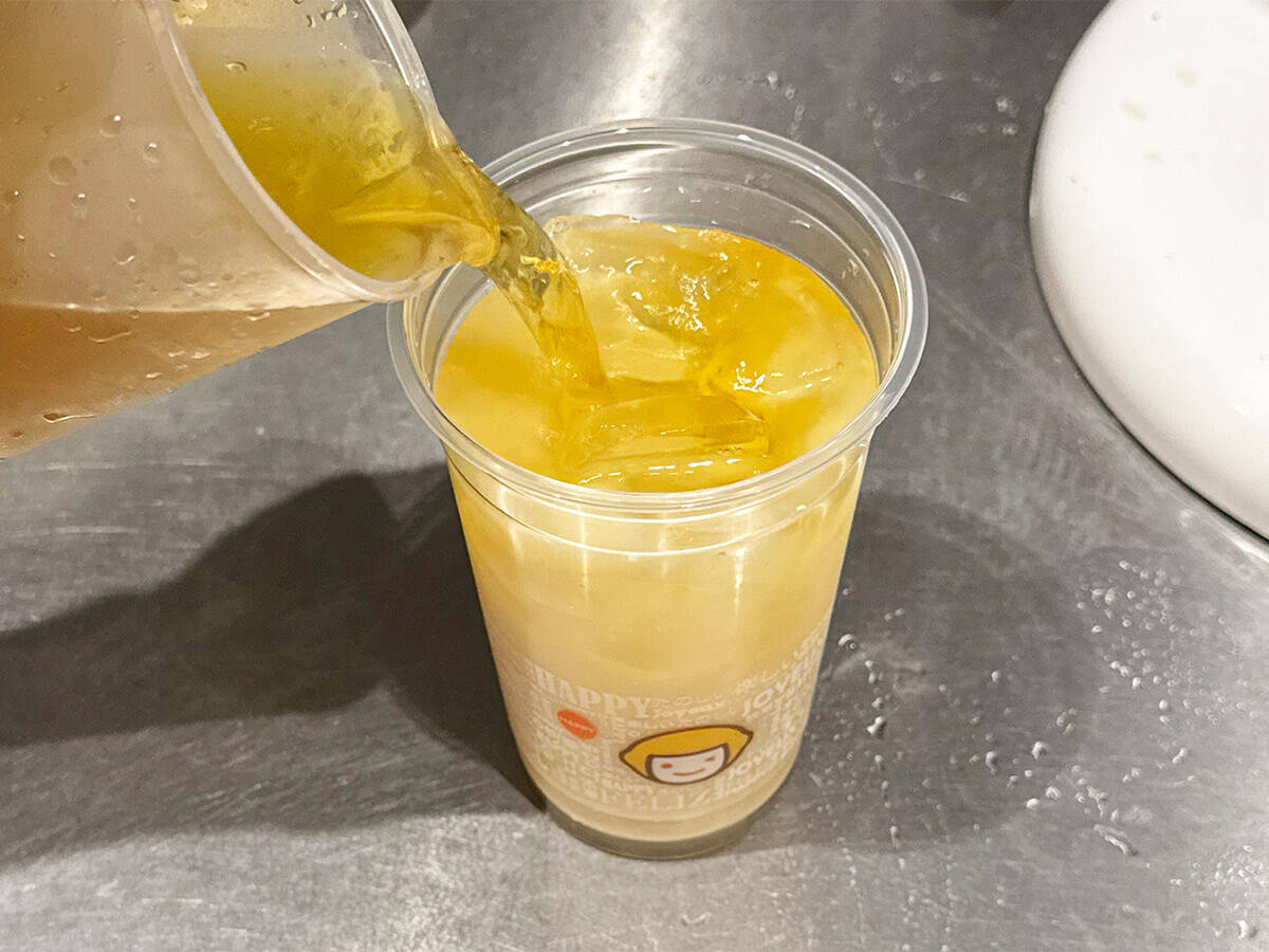 台湾人は「ヤクルトをお茶に入れて飲む」説は本当か?台湾茶スタンドで台湾人にその真相を聞いてみた