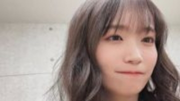 【 秋元真夏 】 髪ふわふわ巻きを自撮り  “卒業すると自撮りしなくなる”  フォロワー反応「永遠のアイドルですけど」