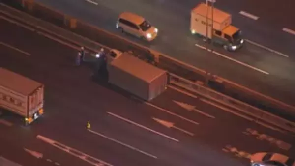 首都高湾岸線で8台絡む事故 トラック運転手の50代男性が死亡 東京・江東区