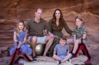 ウィリアム王子＆キャサリン妃の子供達が初登校　一家5人が手を繋ぐ姿に「すっかり背が高くなった！」の声