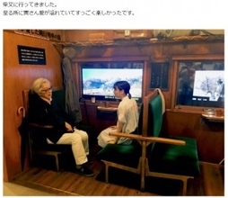 のん、山田洋次監督と“寅さん記念館”へ　「爽やかめな髪とワンピース」でおめかし