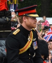 ヘンリー王子、エリザベス女王の国葬で軍服着用は許可されず　モーニングスーツを着る予定と発表
