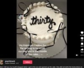 「文字は小さく、筆記体で、真ん中に」とケーキを注文した女性、完成品に呆然（米）＜動画あり＞