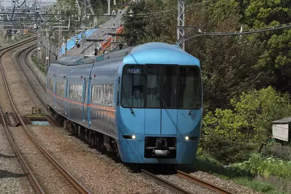 「特急ロマンスカー完全ガイド!現役4車種の特長や停車駅・展望席予約方法まで解説!箱根・小田原への旅や快適な出勤にも(小田急)」の画像
