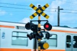 【道路交通法】知らずに違反してるかも? 自転車は「鳴ってなくても止まれ」踏切横断時のルールとは?