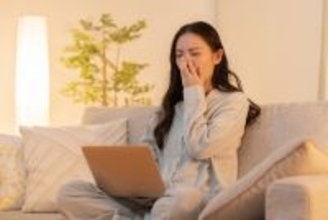 「“課題の勉強”に追われて」「帰りの“夜行バス”で眠れず」…私の「徹夜」エピソード