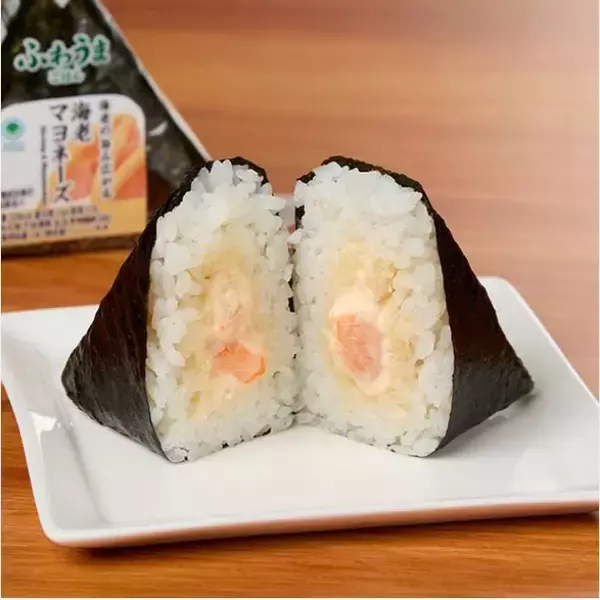 「【ファミリーマート】満足感あり!変わり種おにぎり新作3選「ごちむすび 国産黒毛和牛の牛すき」は卵黄ソースが入ってコク深い」の画像