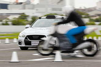 「バイク危ない！」に反応せず？ 車の自動ブレーキ試験「対バイク」がやっと評価対象に なぜ今更？