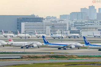 新型コロナ緊急事態宣言下の羽田空港 どんな様子？ 閑散とするロビー 進む感染防止策