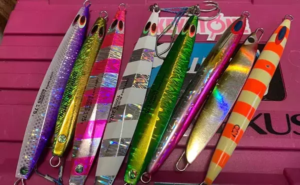 「大人気『オフショアサクラマスジギング』のキホン:高実績メタルジグ5選」の画像