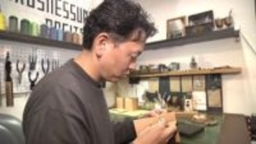 なまはげや秋田犬を革製品に 秋田モチーフで世界へ挑戦 “手縫い”にこだわる職人が届ける“使う人が完成させる形”