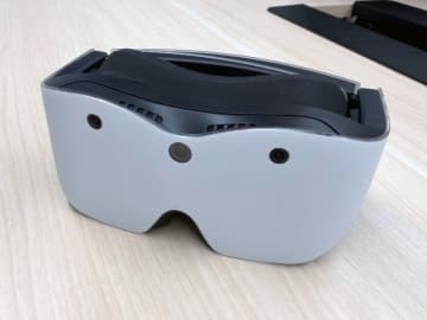 【西田宗千佳のRandomTracking】シャープが200g以下のXRデバイスを開発。「Xrostella VR1」とはなにか