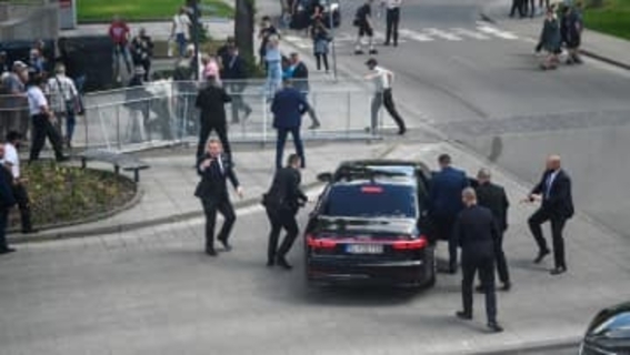 スロヴァキア首相銃撃事件、男性を殺人未遂容疑で訴追　容体は深刻と病院長