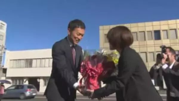 「新しくて優しくて強い行政を」 三浦大紀新市長(45)が初登庁 島根県浜田市