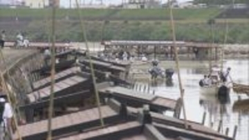 長良川鵜飼の開幕を前に“突然竜巻が発生した想定”で船頭 約100人が操舵の手順を訓練　去年強風で浅瀬に乗り上げた事故受け 岐阜