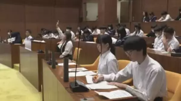 「中学生議会」が行われる 中学3年生が市長や執行部に質問 三重・熊野市