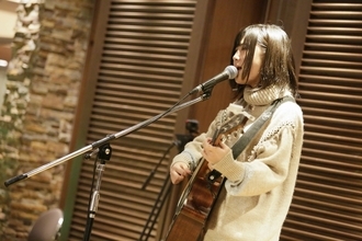 番匠谷紗衣、『科捜研の女』主題歌のデビュー曲「ここにある光」発売記念イベントを地元大阪で開催