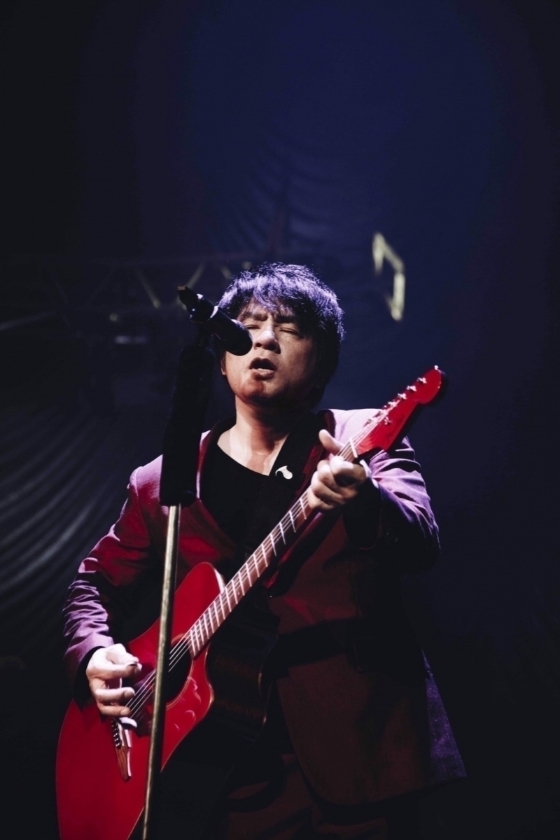 ASKA、追加公演で行った約8年振りの日本武道館公演で観客魅了 現在