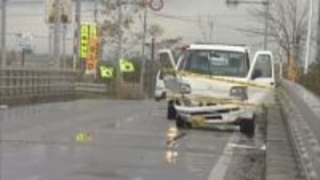 凍結路面と夏タイヤが原因か 北海道・長沼町で軽トラックと乗用車が正面衝突、70代男性が意識不明の重体