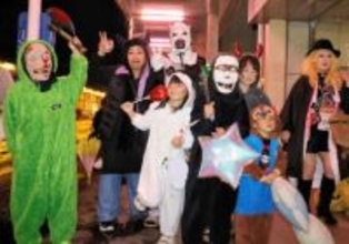「ハッピー シロウィン!」 宮城・白石でハロウィーンイベント 中心部を「お化け」が埋め尽くす