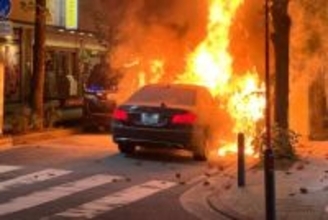 横浜の路上で車が炎上 「車両が燃えている」と119番通報、乗用車1台が激しく燃える