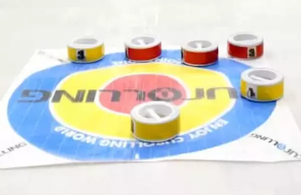 「漬物石」でカーリング 神奈川・伊勢原発の新競技「スライドストーン」が盛況