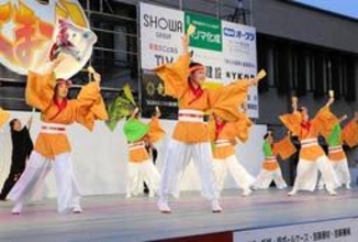 「踊っこまつり」前夜祭、夕暮れのステージに熱気　4日は本祭、加古川4会場に50チーム