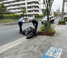 バイクと自転車が衝突、男女が死亡　26歳会社員と21歳女子大生　兵庫県伊丹市の交差点