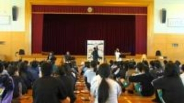 「すごく世界が広がった」鹿児島市の小学校で椋鳩十作品の朗読コンサート