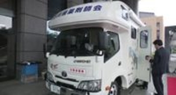 北陸3県で初導入 石川県薬剤師会「モバイルファーマシー」公開、全国初のスターリンク搭載で服薬情報確認