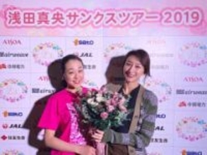 背中ぱっくり〝大胆ダンス〟「生で見てみたい」「ゴージャスで素敵」浅田舞最新ショットに反響「華々しいオーラ」