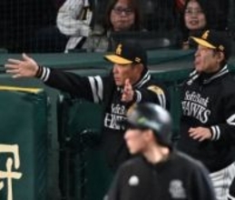 ソフトバンク小久保監督、ポール際への大飛球巡る〝執念〟のリクエスト要求実らず 日本シリーズは線審含め6人制