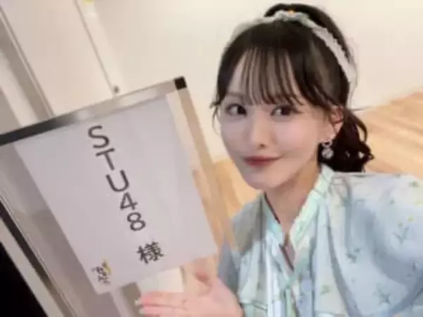 〝伝説の新聞紙衣装〟着用の人気アイドルが話題「信じられん」「まだ保管されていたのがビックリ」「この衣装、こんなに可愛かったっけ」