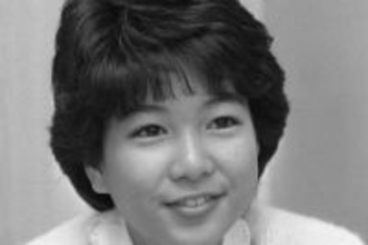 「もう2度と結婚はと…」2度の離婚、子連れ同士でファンと再婚、ステージ4のがん完治公表…58歳歌手〝すっきり顔〟に「若々しい」「とてもおしゃれ」の声