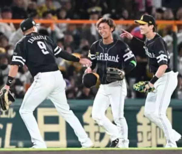 ソフトバンク今宮健太にはやっぱり甲子園が似合う「一番悔しいのは晃さんなので」離脱した先輩の思い胸に見せた〝神業〟