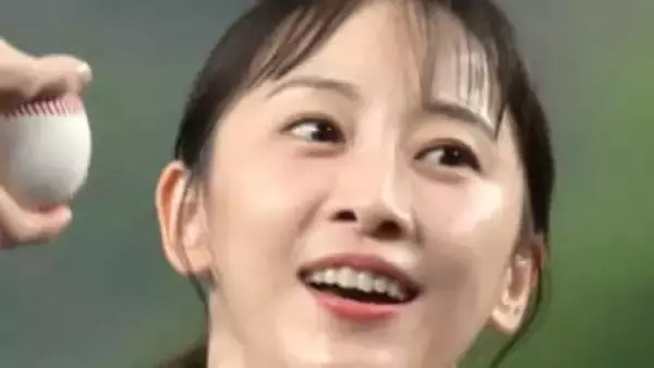 〝ホステス〟姿で…34歳女優「夜の帝王」との2ショットに「横に座りたい♡」「何がどうなったらそんなスタイルで」